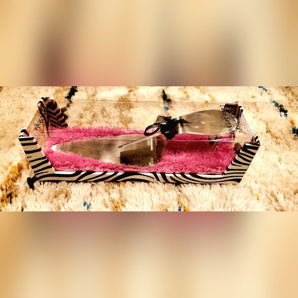 ☆☆NEW!!!- CAKE,CAKE,CAKE Server by Wild Eyes Designs,High Heel Cake Server🎂🍰🔪 - Picture 5 of 7